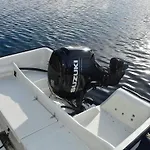 6 Person In Bud-by Traum